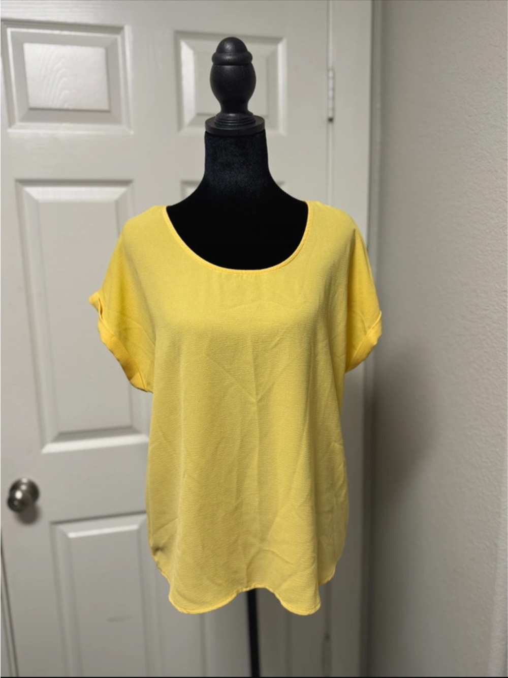 Lightweight Yellow Women's Scoop Neck Top